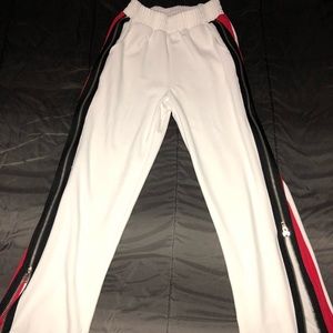 Side zipper joggers perfect for that sporty look!